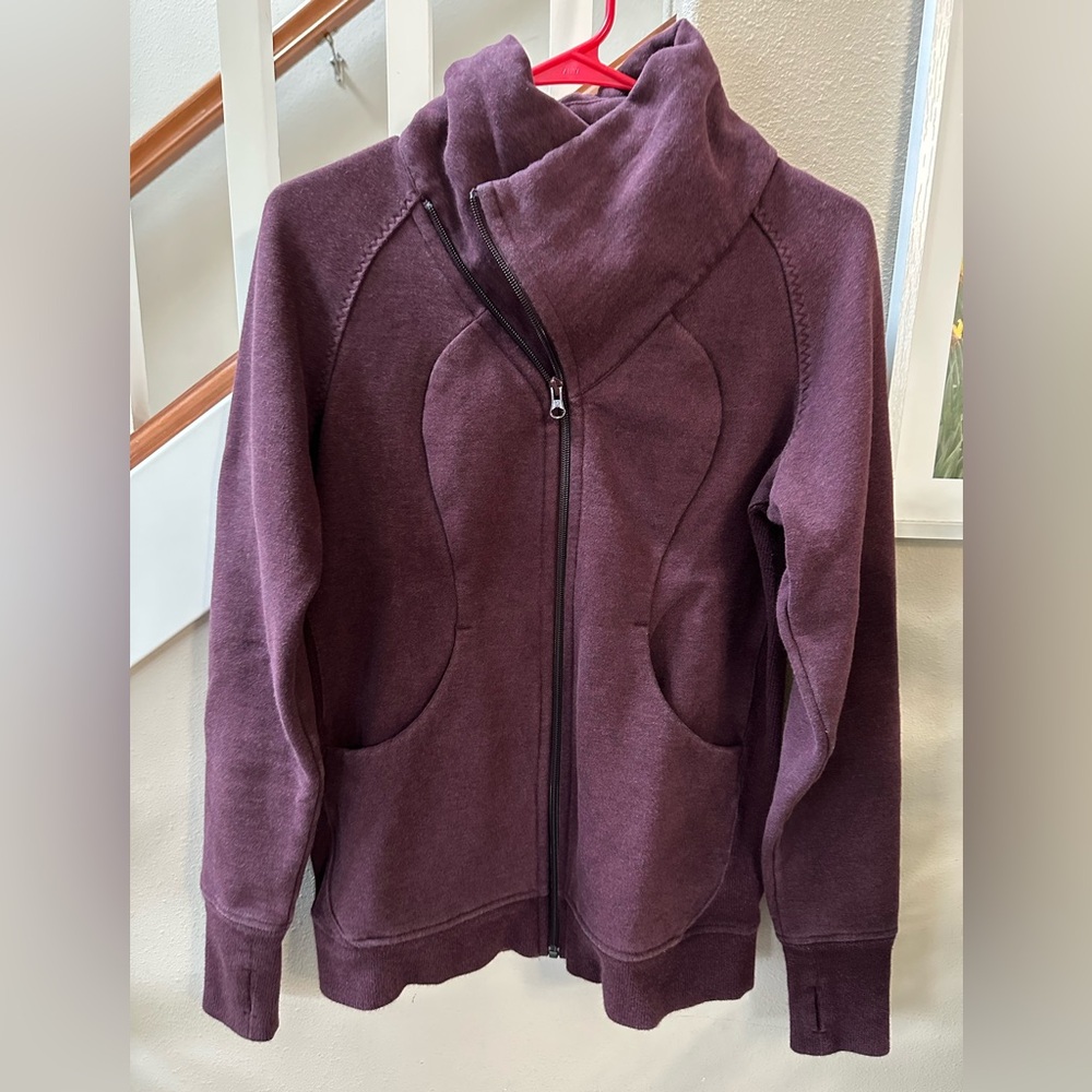 Lululemon Cozy Cuddle Up Jacket
Heathered Bordeaux Drama Size 8